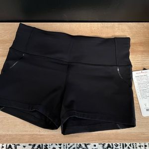 NWT Lululemon Black Quick Pace Short Size 8